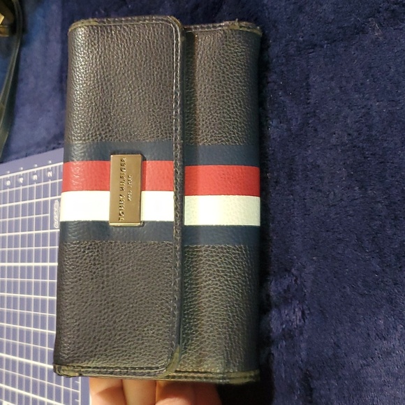 Tommy Hilfiger Wallet Signature Red, White and Blue. - Picture 2 of 13